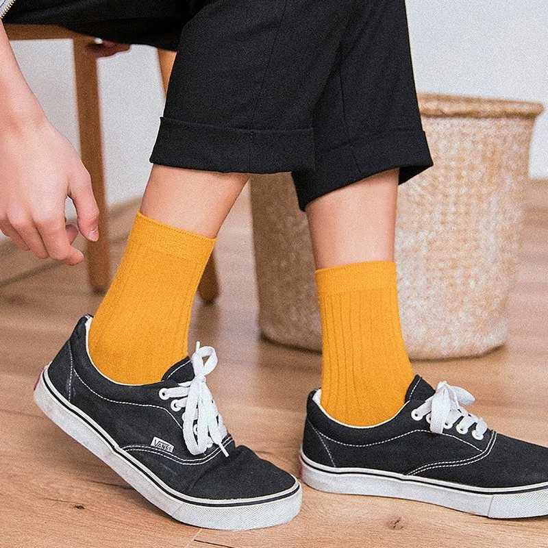 Autumn Winter Pure Color Mens Socks Cotton Warm Black and White Happy Socks Male Gifts for Men EUR 39-44 387 W250217