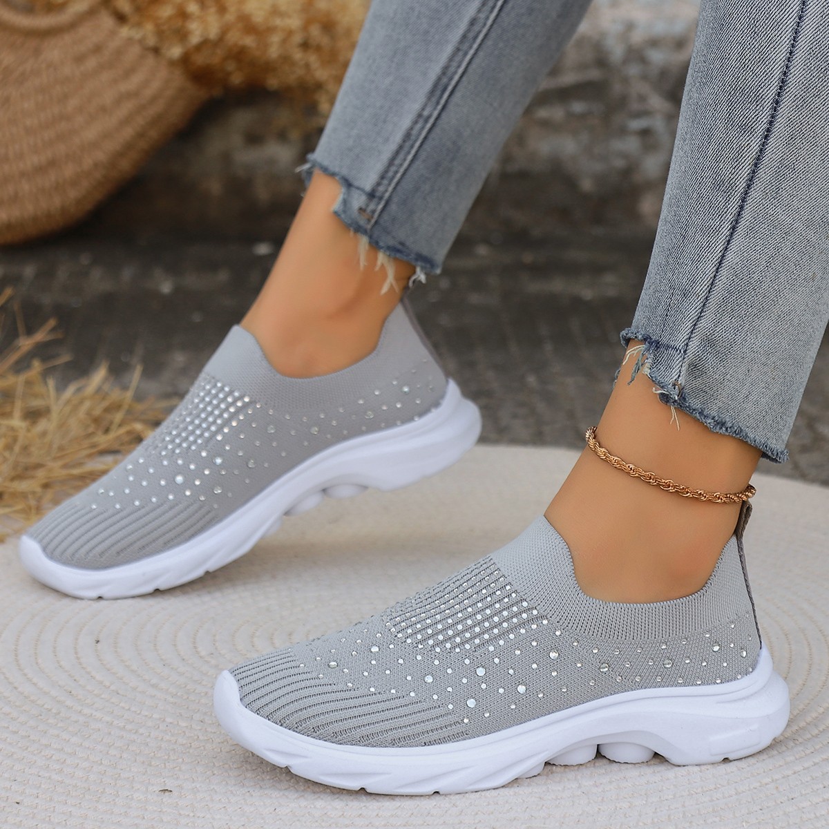 Cross-border foreign trade large size retro sports shoes 2025 spring new fashion wear rhinester flying woven sports shoes