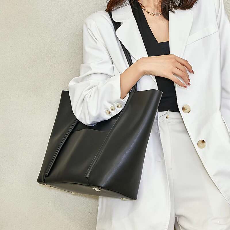 Women's Cowhide Genuine Leather Shoulder Bag Female Designer Fashion Handbags Ladies Commuting Large Capacity Tote Bags