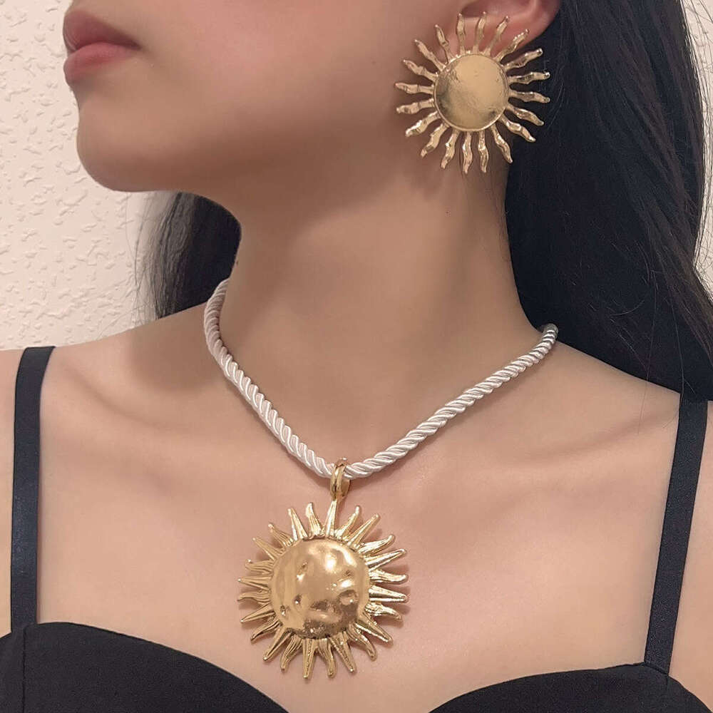 Beach vacation style, light , fashionable alloy, exaggerated suower pendant necklace, earrings, bohemian style