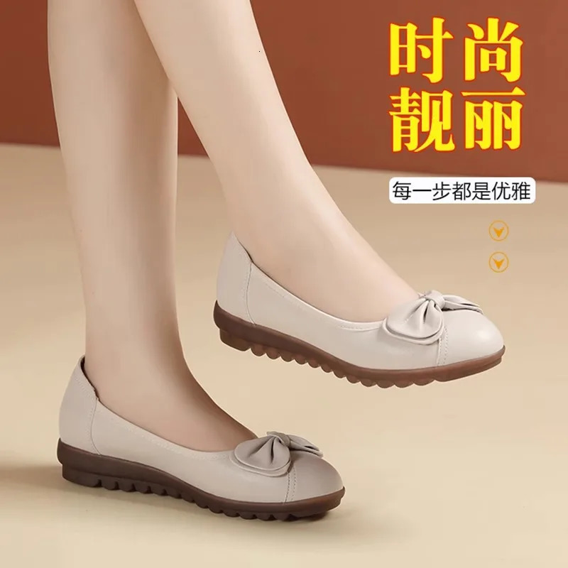 Tendon Bottom Mother Shoes Soft Leather Soft Bottom Comfortable Middle-Aged And Elderly WomenS Leather Shoes Flat Peas Single 250214