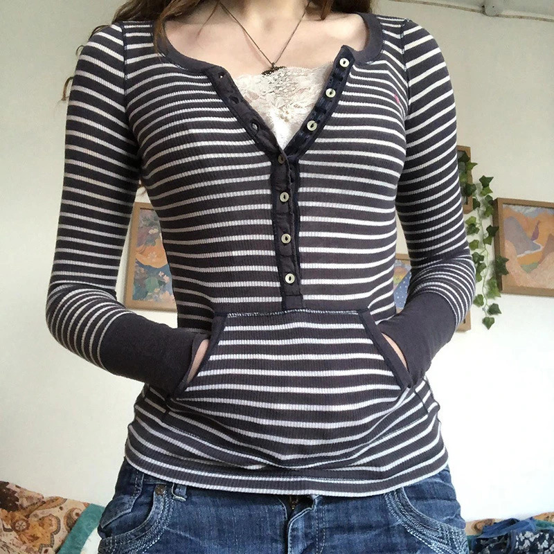 Xingqing y2k 2000s Fairycore T Shirt Women Grunge Aesthetic Clothes Lace Patchwork V Neck Long Sleeve Tops Vintage Streetwear 250214