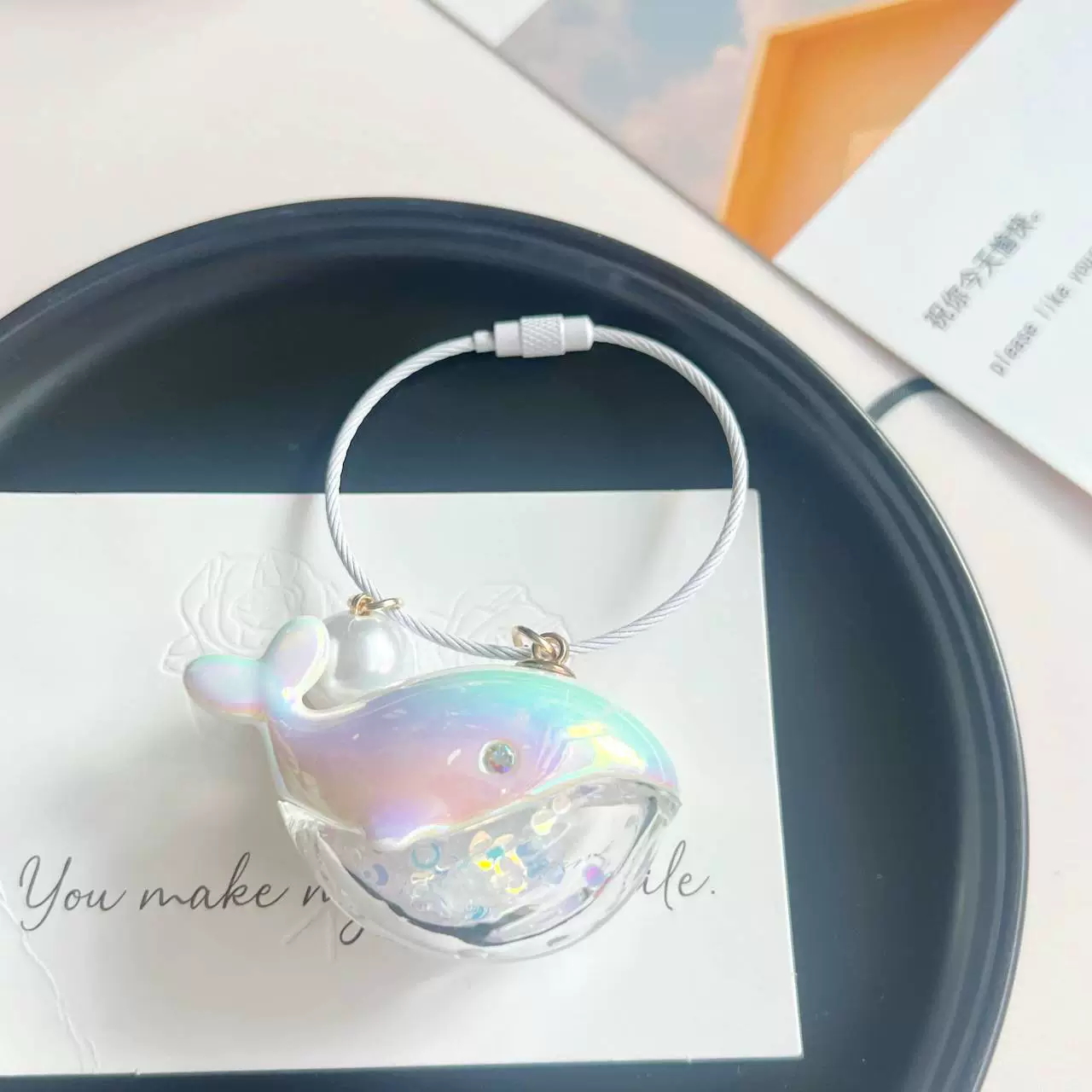 Xiaohongshu's same steel wire rope laser whale keychain creative and personalized gift backpack pendant with high aesthetic value niche