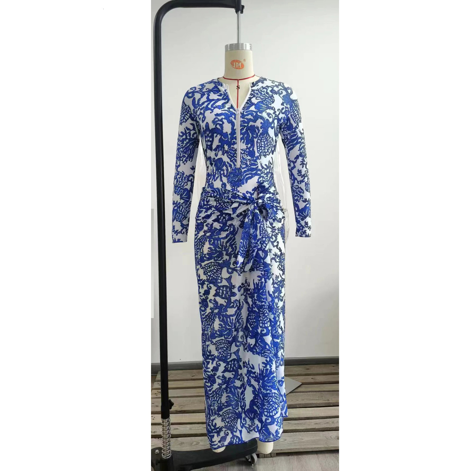 One Piece Swimsuit Long Sleeve Zip Front Blue White Surf and Sarong Swimwear Slimming Bathing Suit Beach Wear 250214