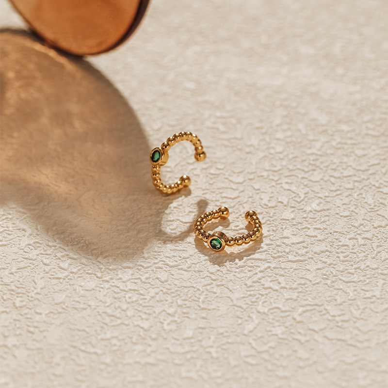 Versatile and simple C-shaped plain circle temperament ear clip set with green zircon exquisite and compact INS ear bone clip without ear hole