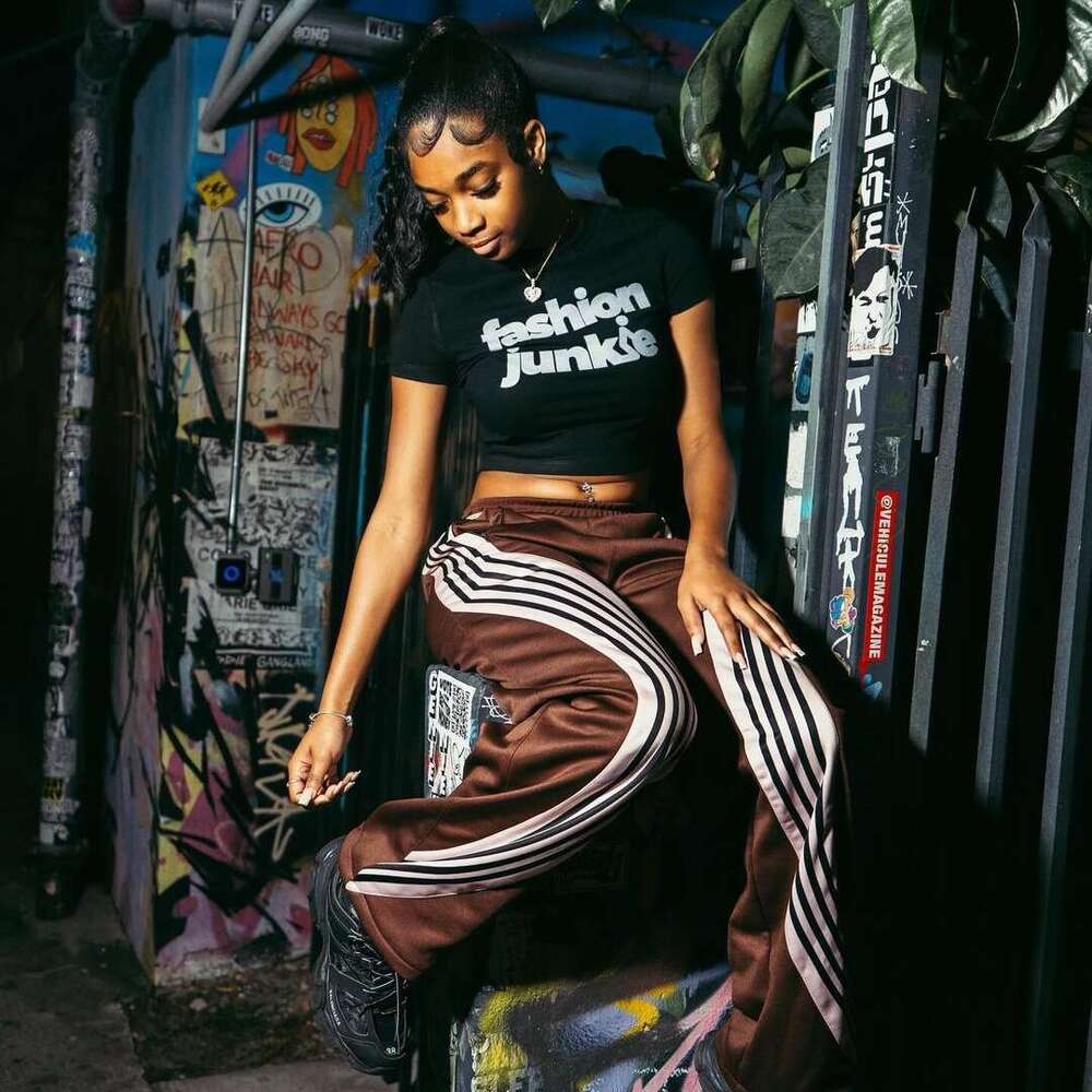 summer new round neck pullover short sleeved shirt with letter print exposed navel street fashion women's top T-shirt