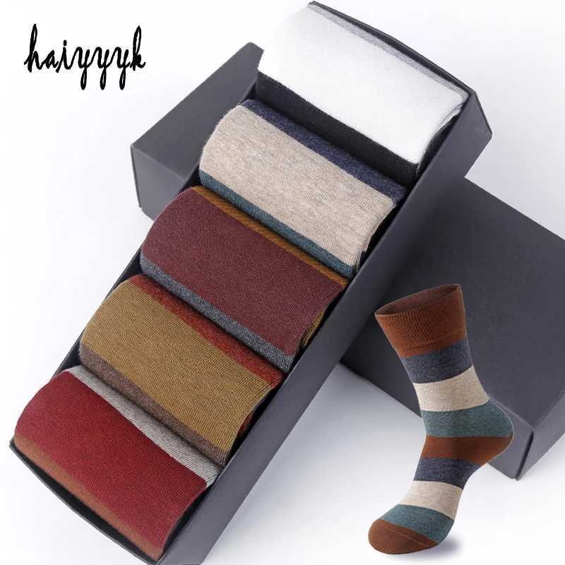Mens Combed Cotton Socks Fashion Colorful Large Stripe Harajuku Four Seasons Casual Socks Men Size 39-44 5Pair/Lot W250217