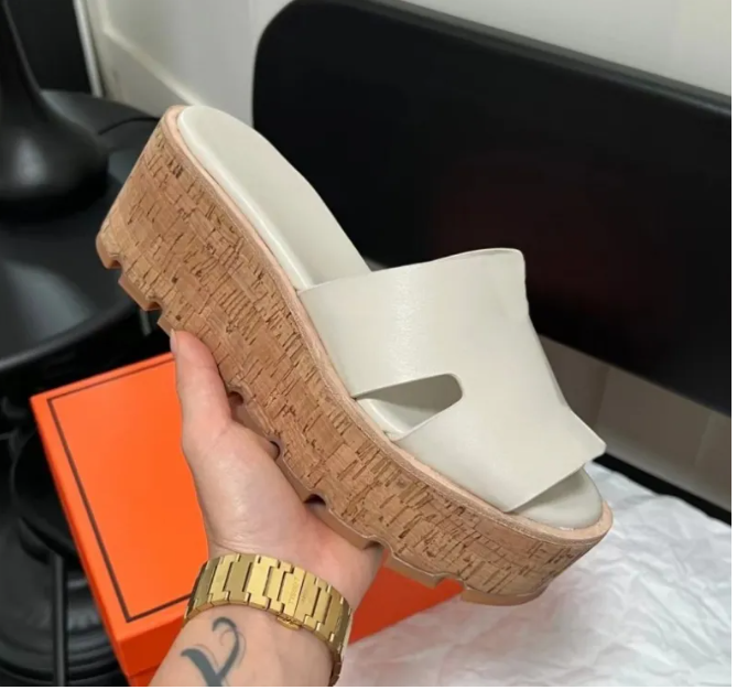 Luxury Classic Designer slipper womens fashion Leather platform Sandal shoes Thick sliders sandals Beach Casual Shoes Size EUR35-41 a2