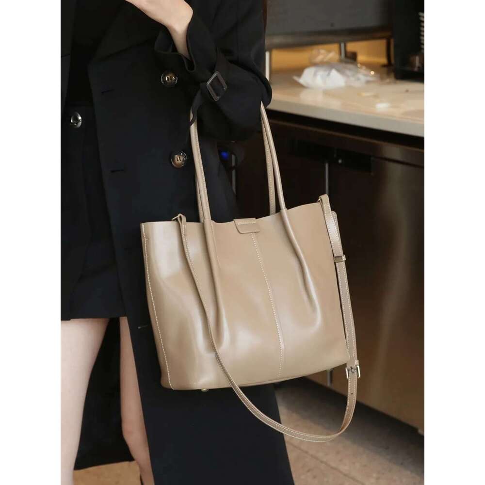 Fashion Large Capacity Tote Women 2024 Summer New Trend Solid Color Shoulder Simple Leisure Commuting Bag