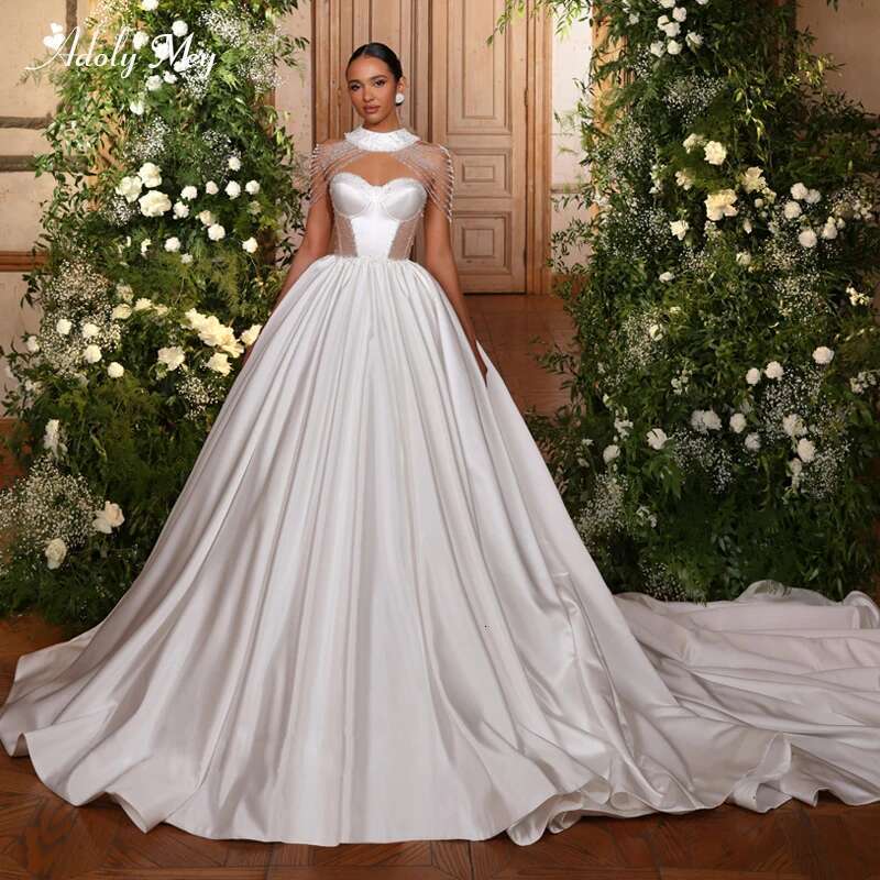 Removeable Chic O Neck Satin Chapel Train Ball Wedding Dress Strapless Beading Customized Princess Bridal Gown
