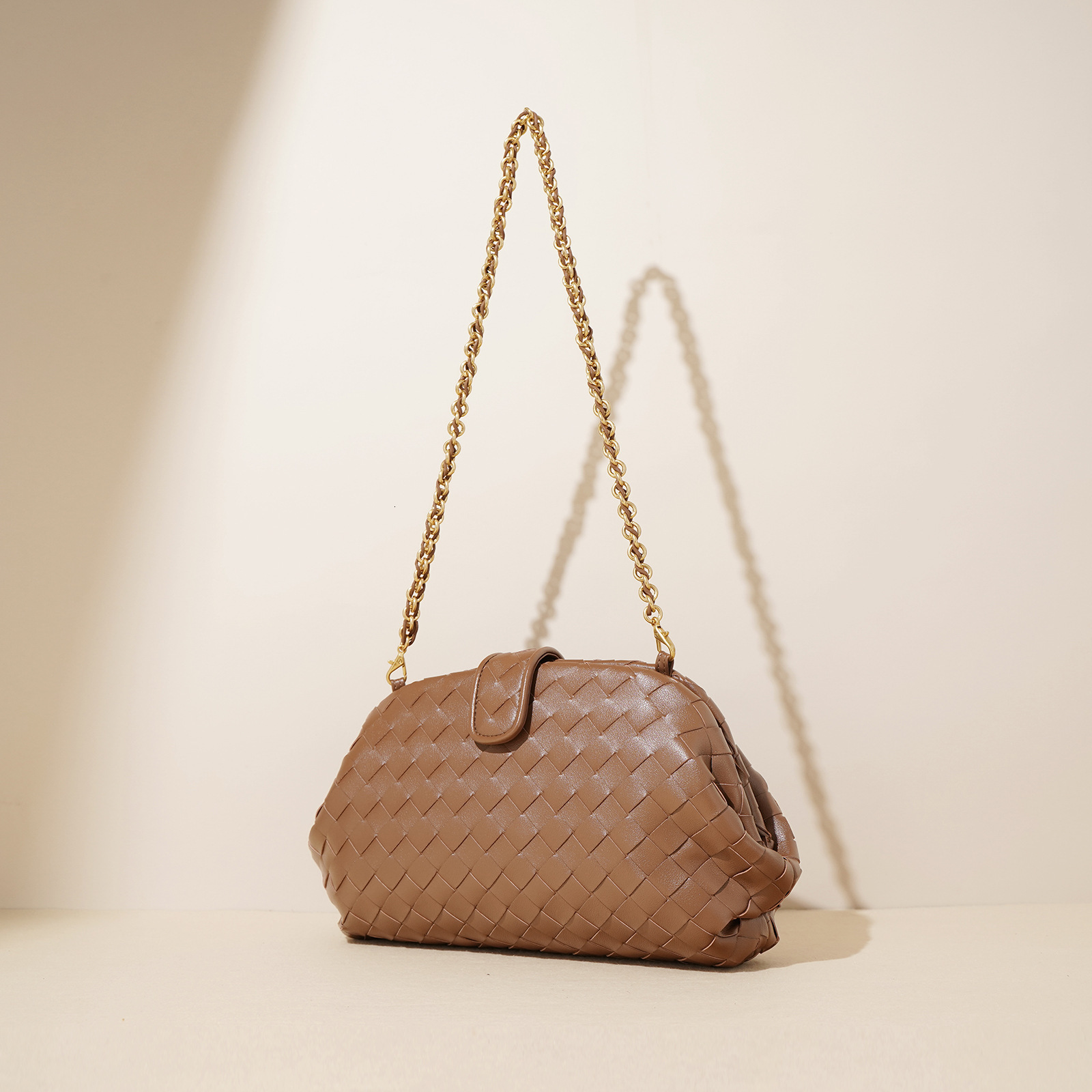 Bag 2025 New Chain Weaving Cloud Shoulder Armrest Handheld Genuine Leather Women's Bag Trendy Fashion