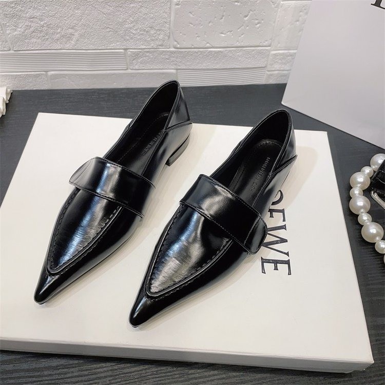 2025 hot free shipping designer shoes for womens leather shoes brown black red New pointed flat heel soft soled leather shoes