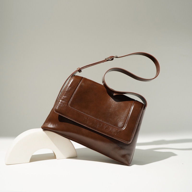 Bag Large Capacity Genuine Leather Women's 2025 Autumn And Winter New Fashion Shoulder Crossbody Commuting Classic Versatile Temperament Bag