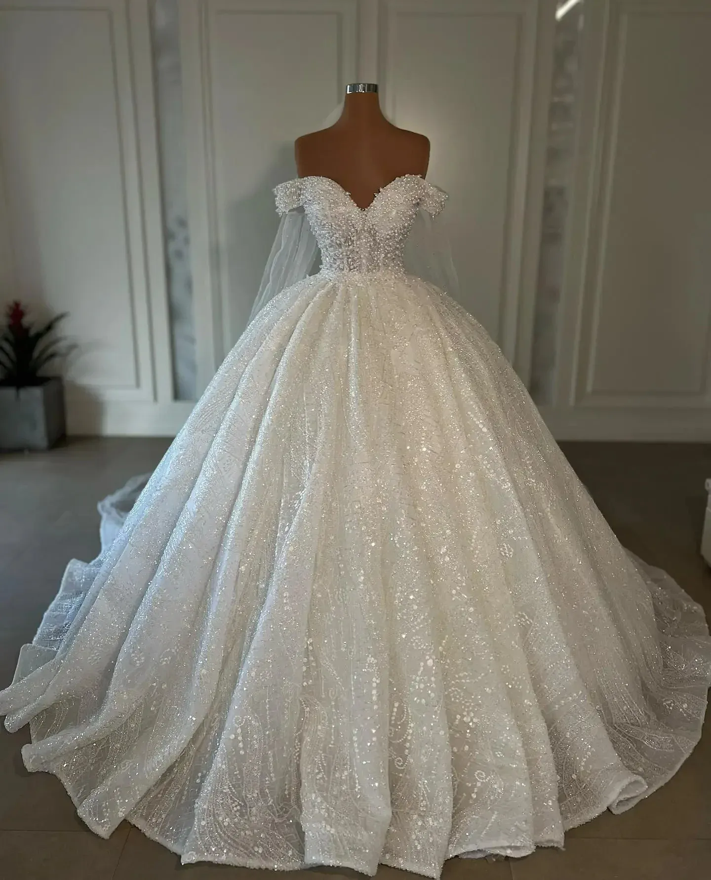 Luxurious Pearls Arabic Ball Gown Princess Wedding Dresses Robe De Mariee Off The Shoulder Neck Bridal Gowns Puffy Wedding Gown Vestidos de noiva