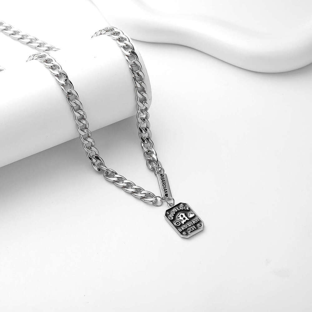 Nameplate necklace, men's hip-hop design, niche new trend, simple accessories, women's personality splicing, high-end and versatile accessor