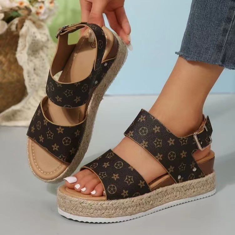 Free shipping new designer Slippers flat sandals for women Slipper fashion home Slope heel thick soled sandals sliders slide outdoor woman