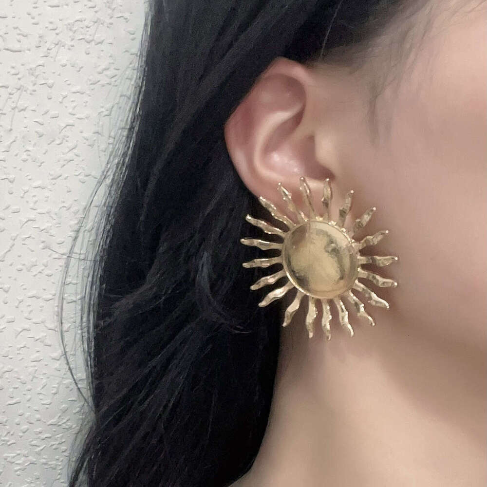 Beach vacation style, light , fashionable alloy, exaggerated suower pendant necklace, earrings, bohemian style