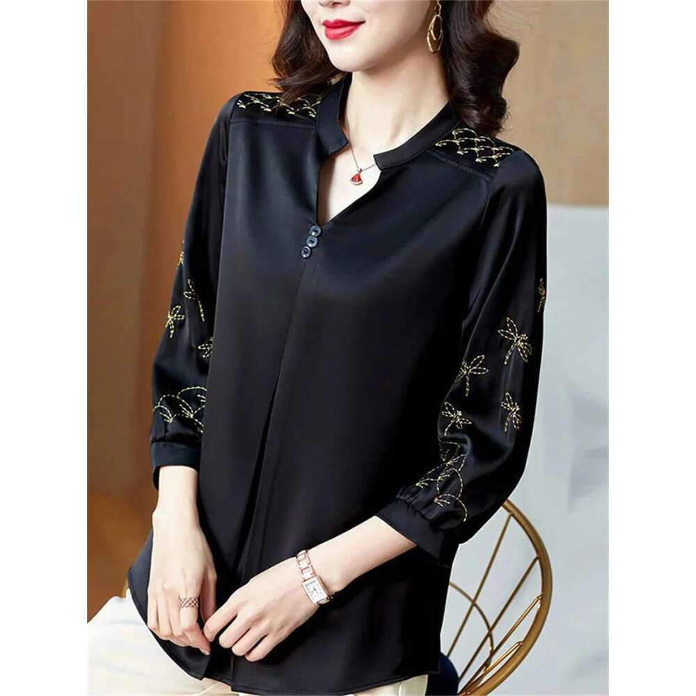 Women Spring Summer Blouses Shirts Lady Fashion Casual Three Quartz Sleeve V-Neck Embroidery Blusas Tops