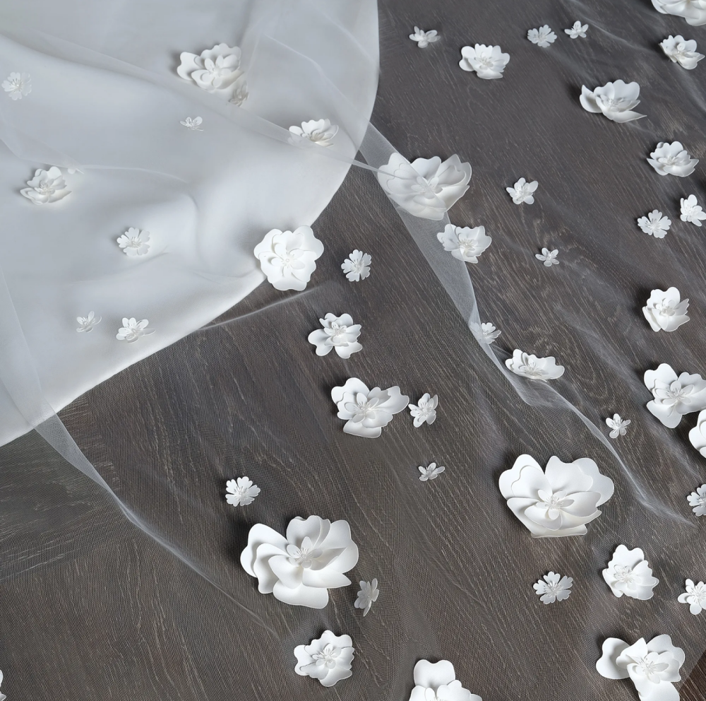 Gorgeous Wedding Veils 3D Hand Made Flowers Tulle Hair Accessories Long Floral Bridal Veil With Comb