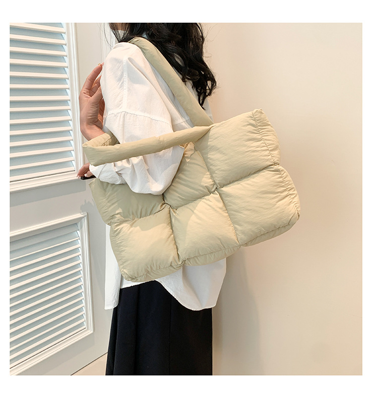 Simple Stylish Women's Padded Space Shoulder Bag for Winter Use