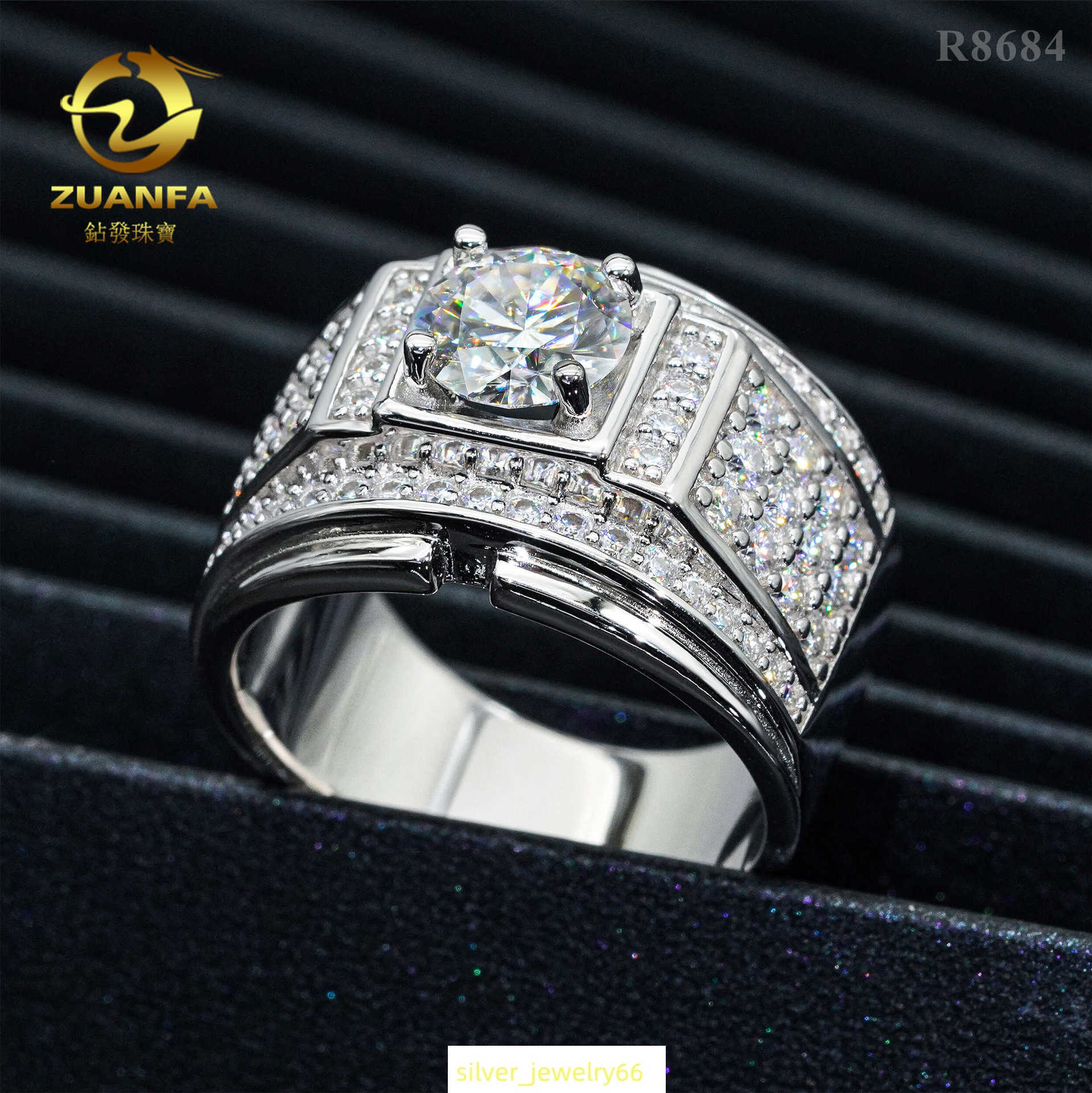 New 1.5ct domineering mens moissanite ring hip-hop rap S925 silver studded diamond ring