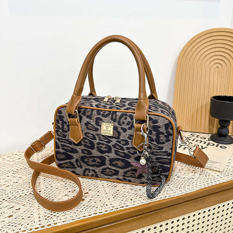 New classic Thousand Bird plaid leopard print small bag, fashionable handbag, stylish single shoulder diagonal cross bag