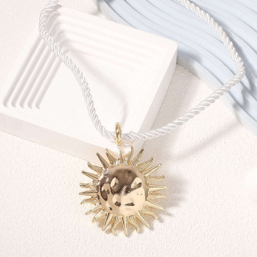 Beach vacation style, light , fashionable alloy, exaggerated suower pendant necklace, earrings, bohemian style