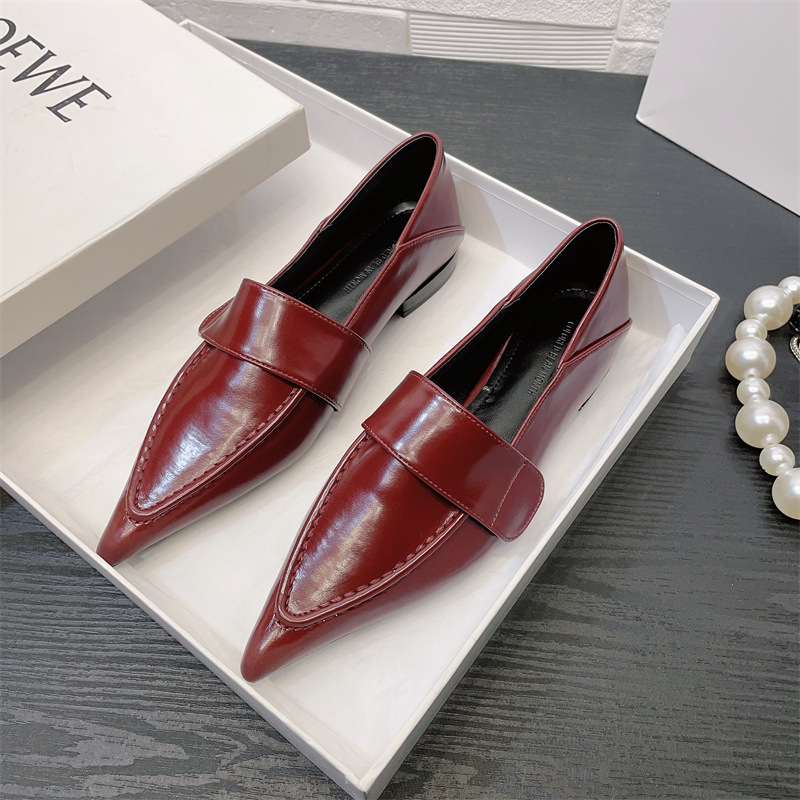 2025 hot free shipping designer shoes for womens leather shoes brown black red New pointed flat heel soft soled leather shoes