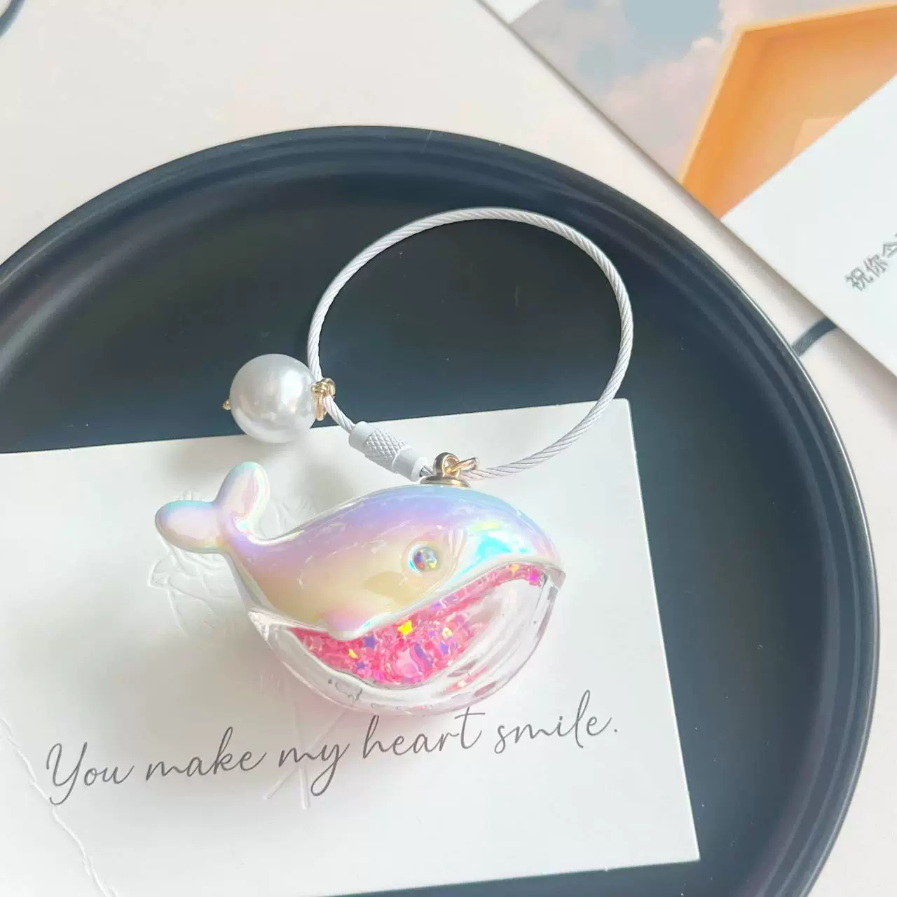 Xiaohongshu's same steel wire rope laser whale keychain creative and personalized gift backpack pendant with high aesthetic value niche