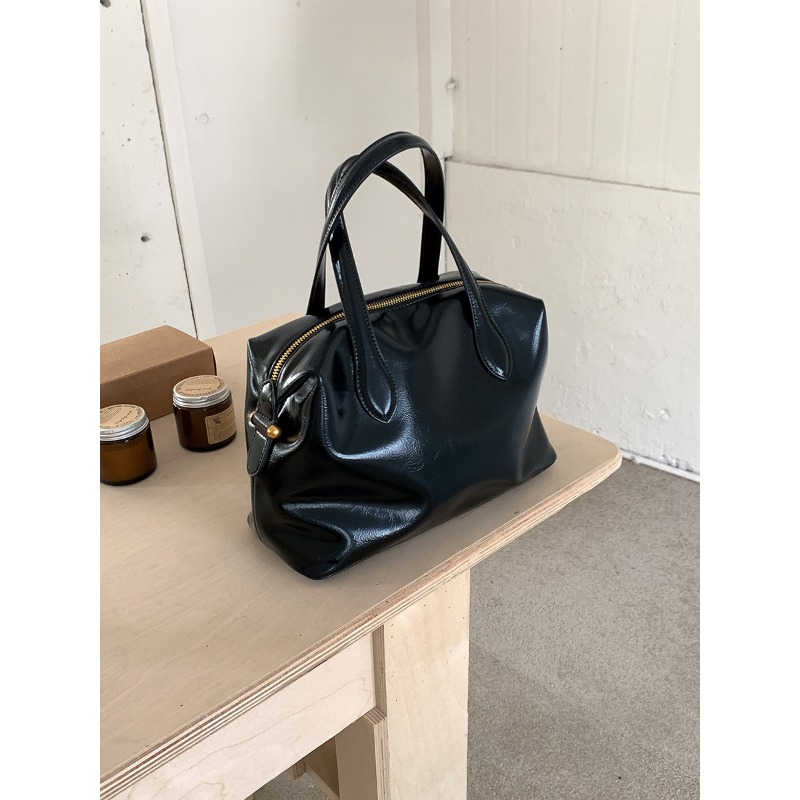 Spacious Travel-Friendly Tote with Secure Zip Closure Elegant PU Leather Commute Purse