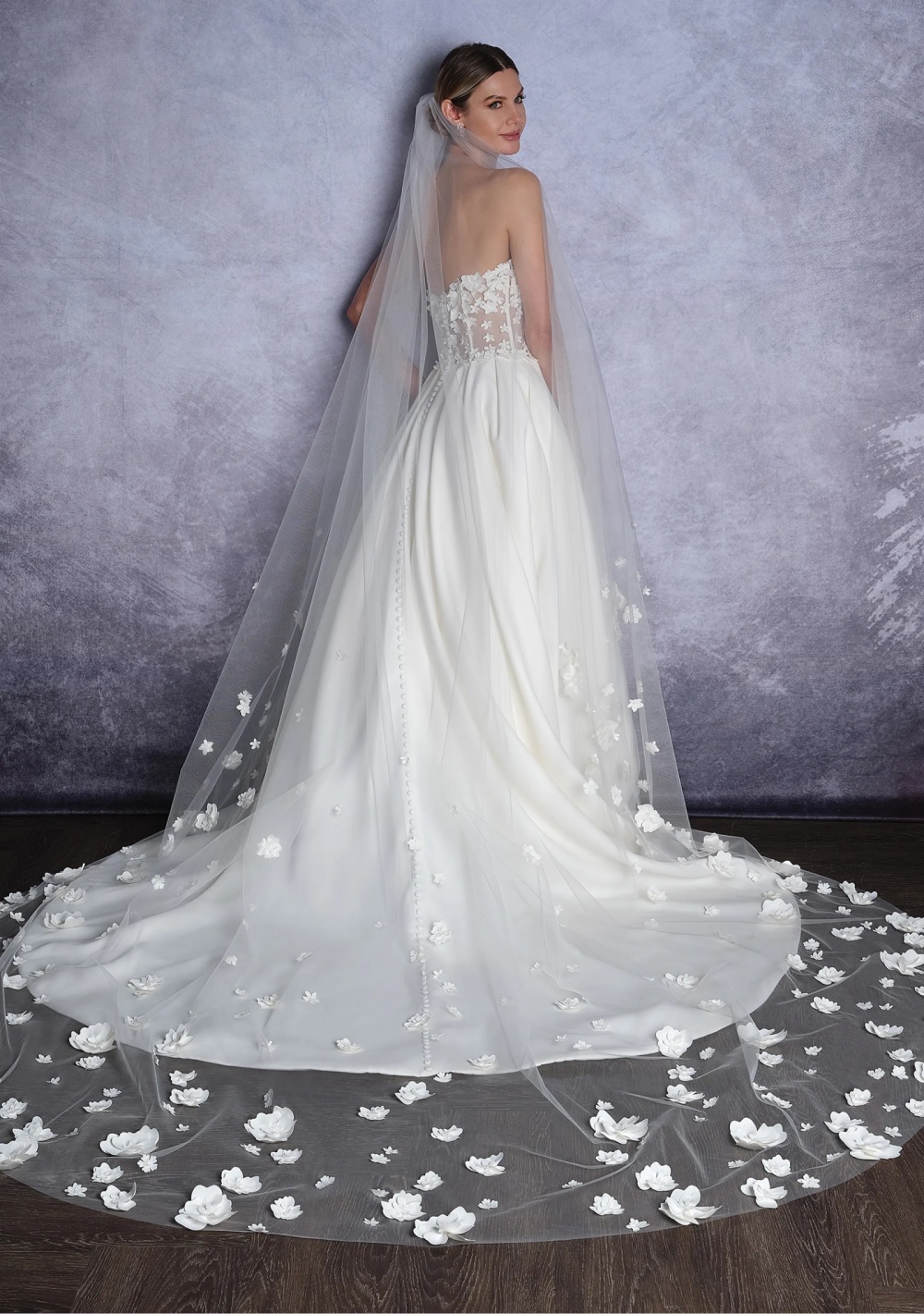 Gorgeous Wedding Veils 3D Hand Made Flowers Tulle Hair Accessories Long Floral Bridal Veil With Comb