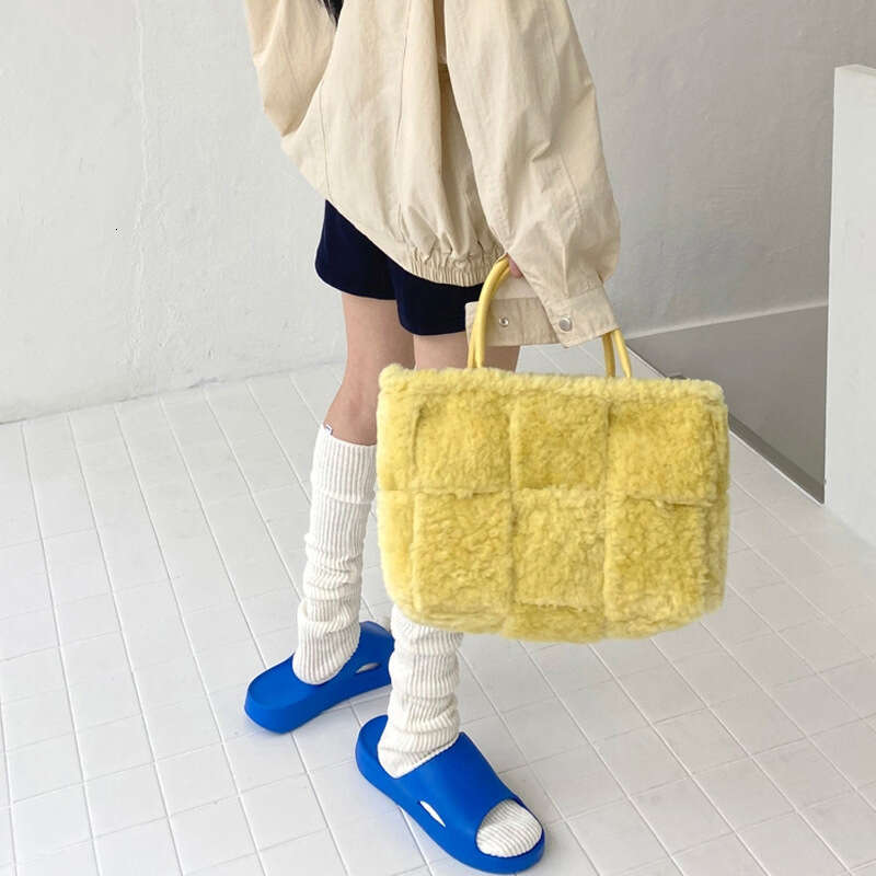 Dongdaemun, South Korea, Lamb Wool Green Woven Tote Bag, Handbag, Fashionable And Personalized Plush Women's Bags