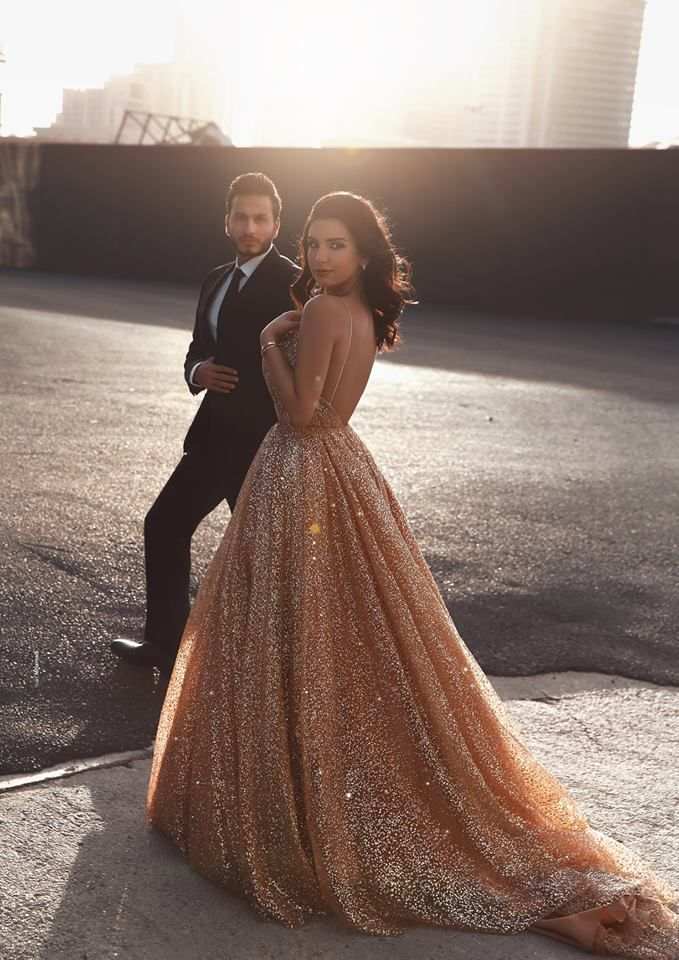 2025 Quinceanera Dresses Strapless Sleeveless Gold Lace Appliques With Bling Sequins Tiered Skirt Custom Made Sweet Prom Ball Gown vestido de noche