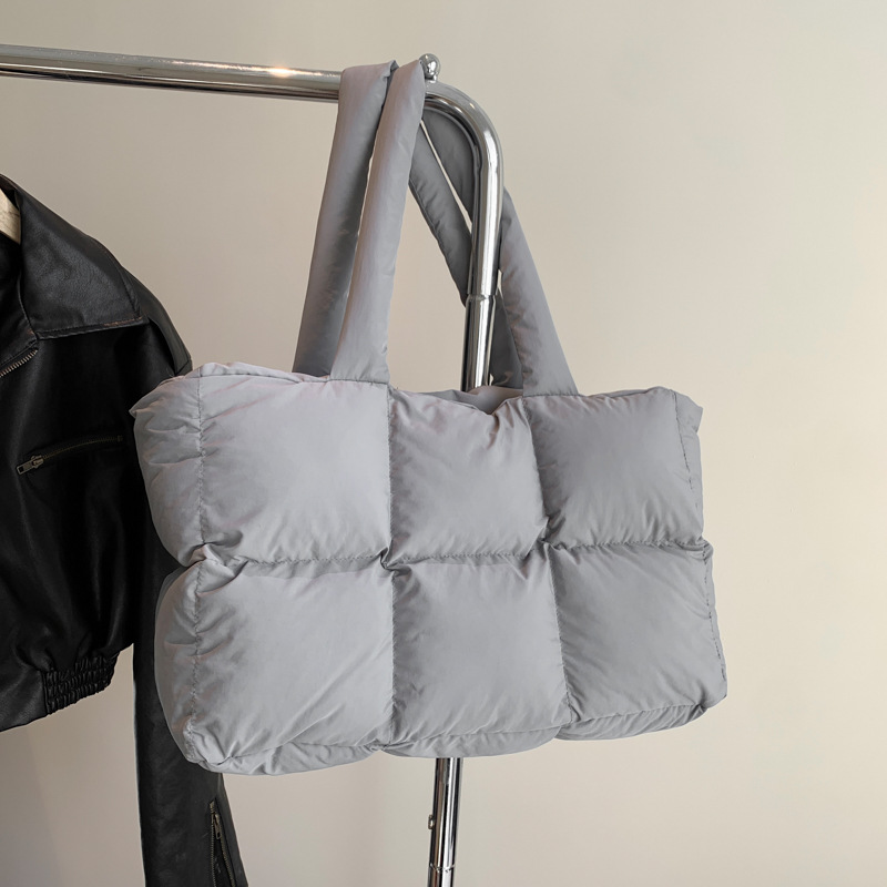 Simple Stylish Women's Padded Space Shoulder Bag for Winter Use
