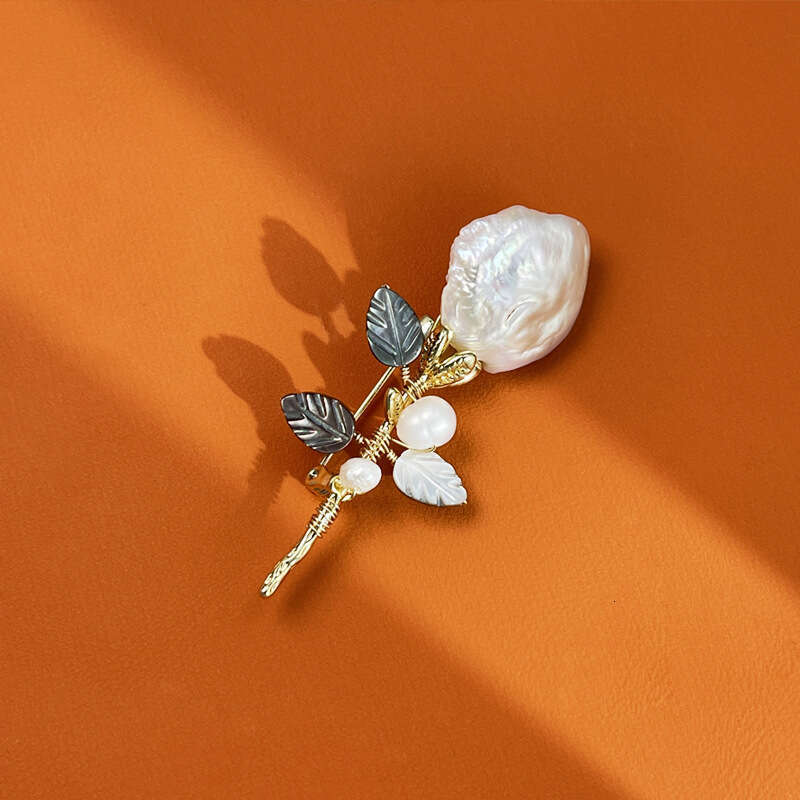 Natural pearl Baroque confession bouquet copper jewelry design sense brooch shirt fashionable personality light
