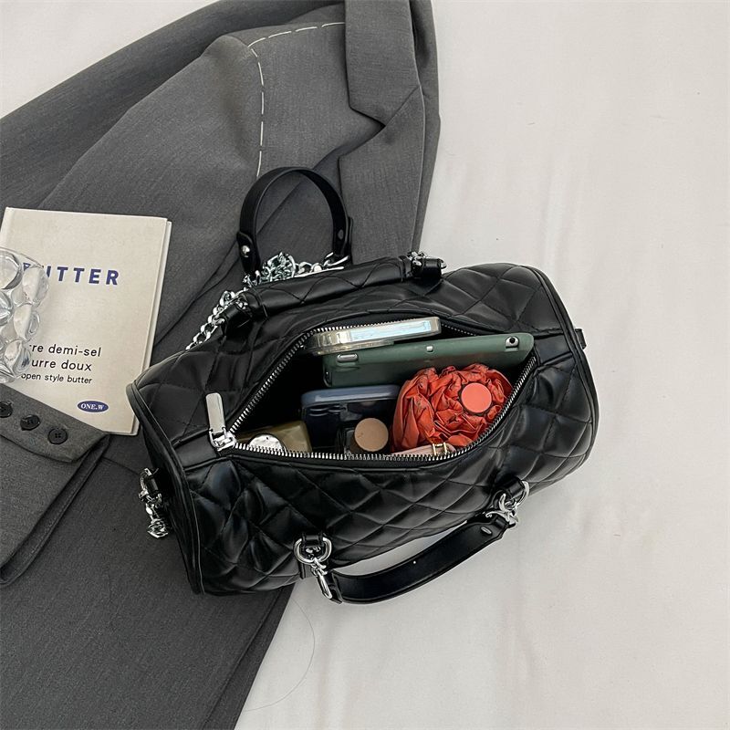Europe The United States Portable Pillow Ladies Spring And Summer 2024 New High-Grade Rhombic Chain Shoulder Slung Bag