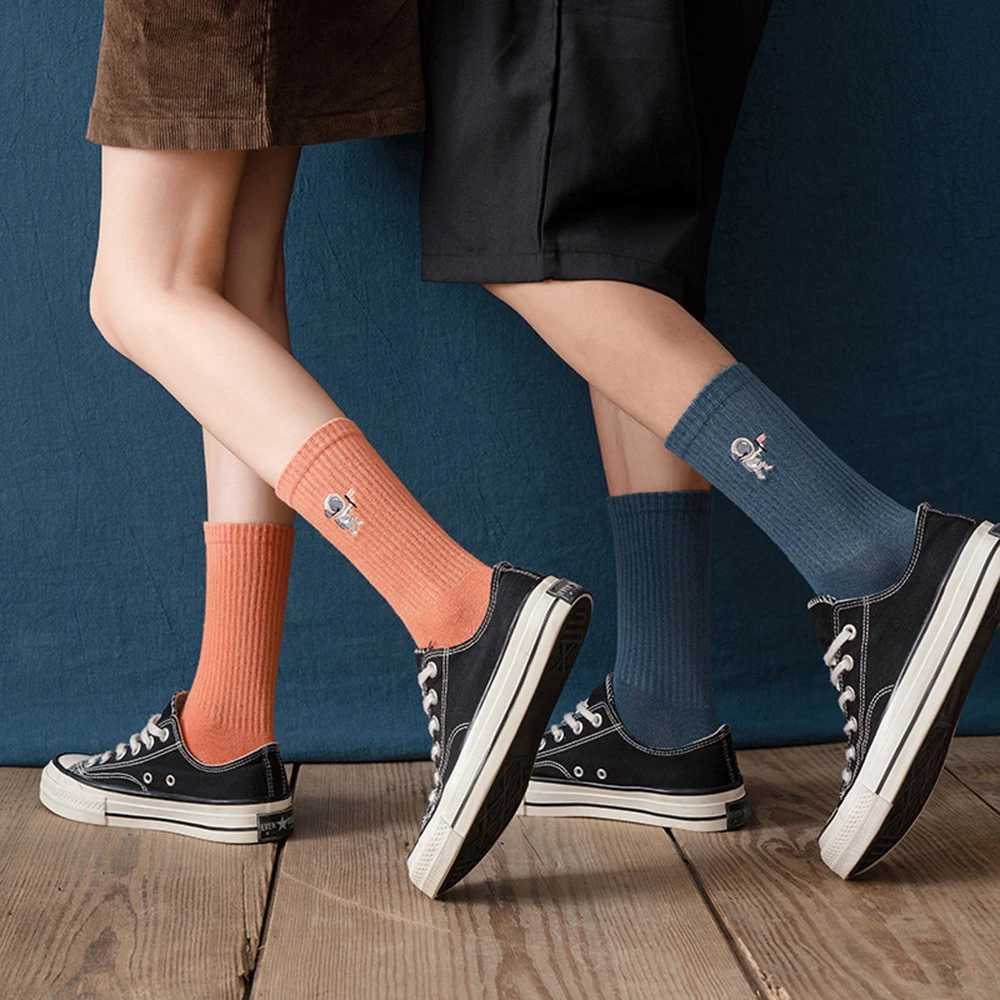 Fashion Women Men Embroidered Astronaut Couple Cotton Crew Socks Solid Colors Long Unisex Sport Mid Tube Tide Socks High Quality W250217