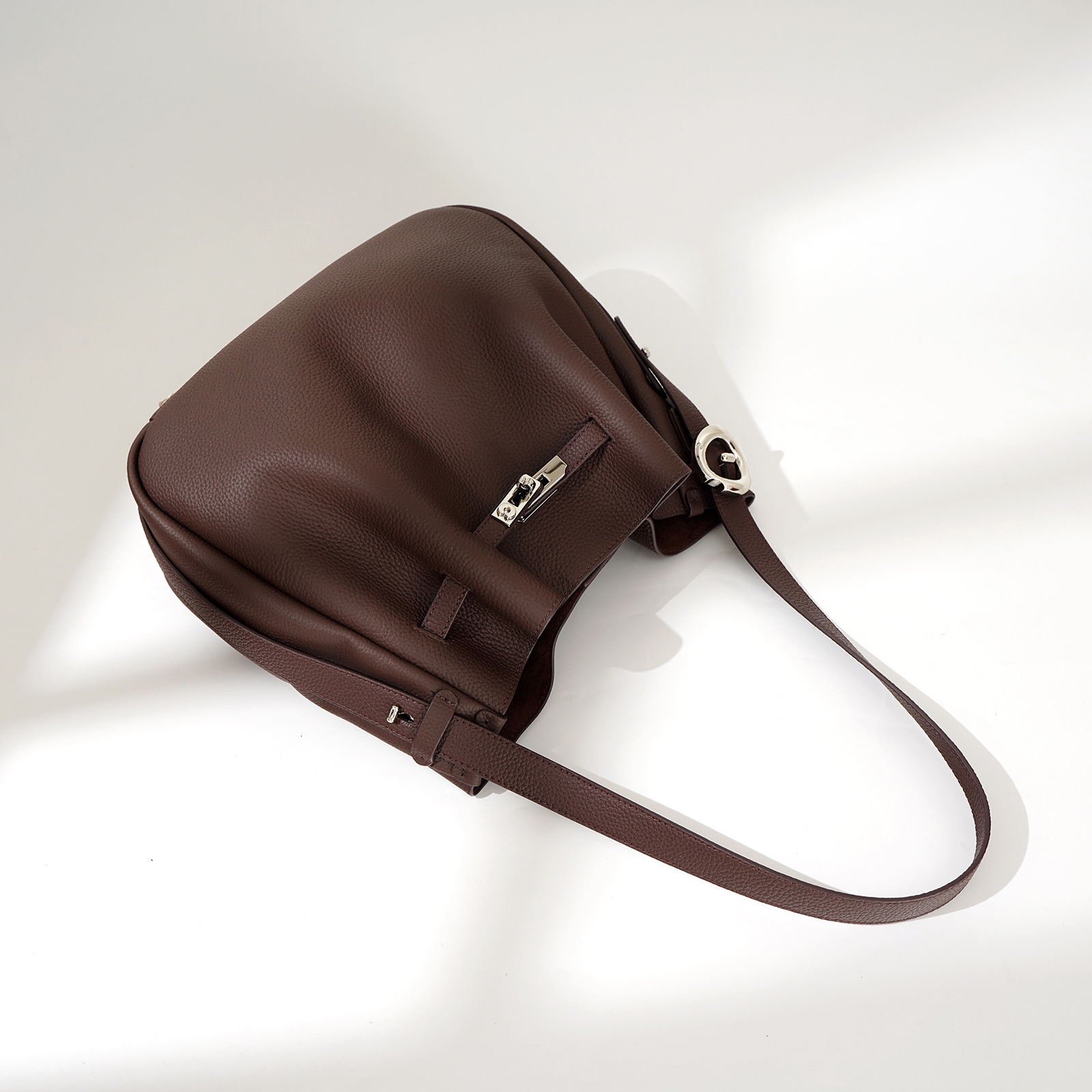 Bag 2025 New Large Capacity Female Niche Genuine Leather Cowhide Bucket Shoulder High-End Casual Crossbody Bag