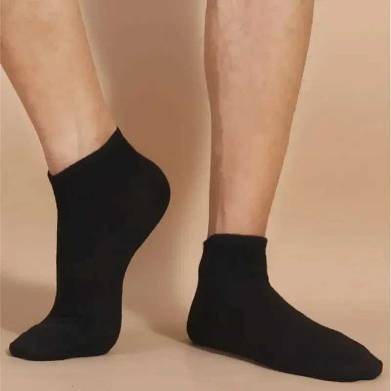 0 Pairs Women Socks Breathable Sports socks Solid Color Boat socks Comfortable Cotton Ankle Socks White Black W250217