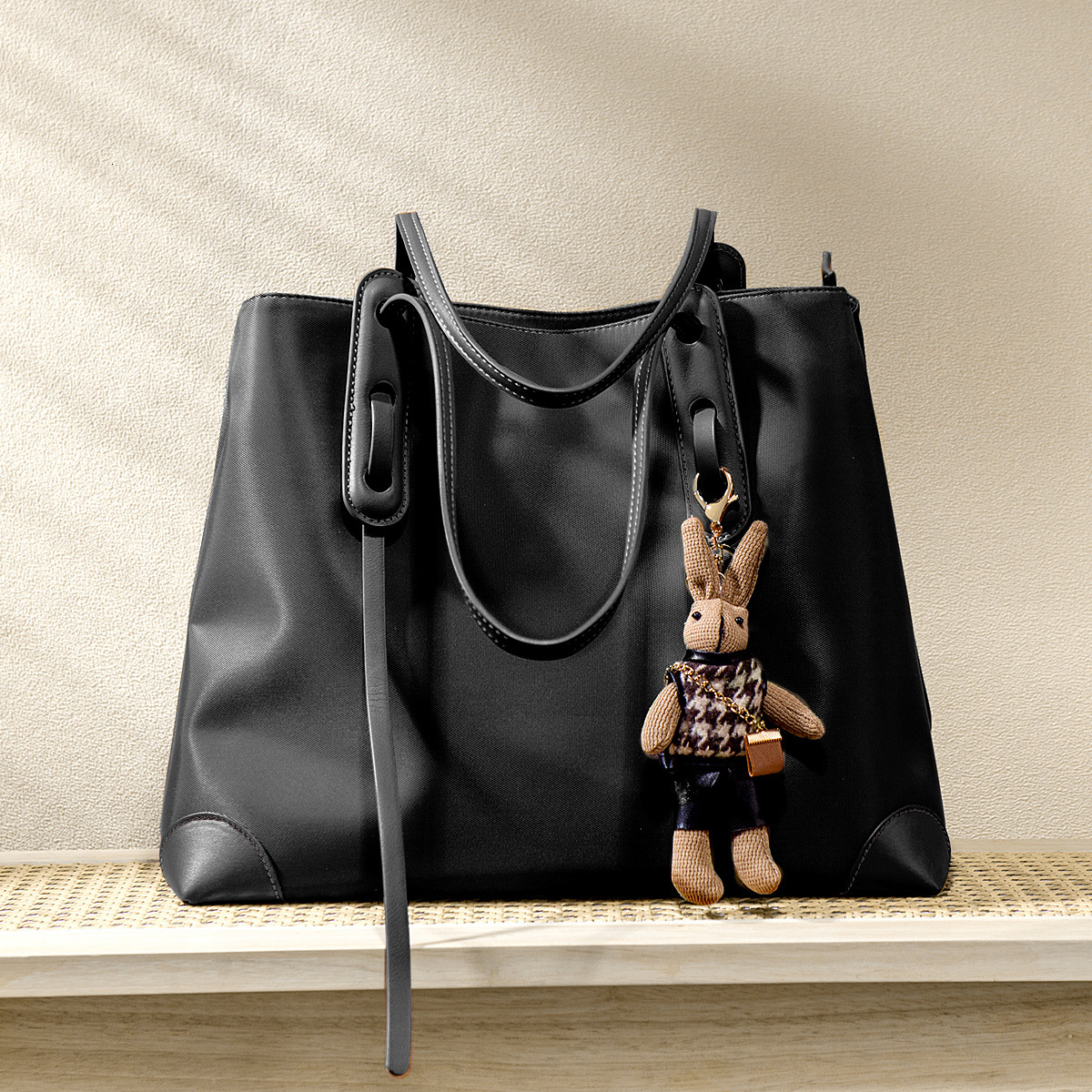 Bag Fashionable Large Capacity Tote 2025 Spring New Niche Design, Simple Shoulder Bag, Work Commuting Handbag, Women's Bag