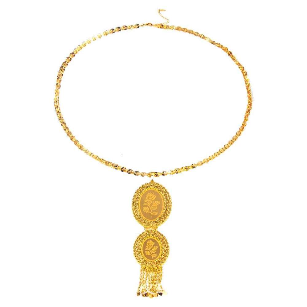 Elegant rose patterned square pendant necklace suitable for ladies' banquets and brides' weddings