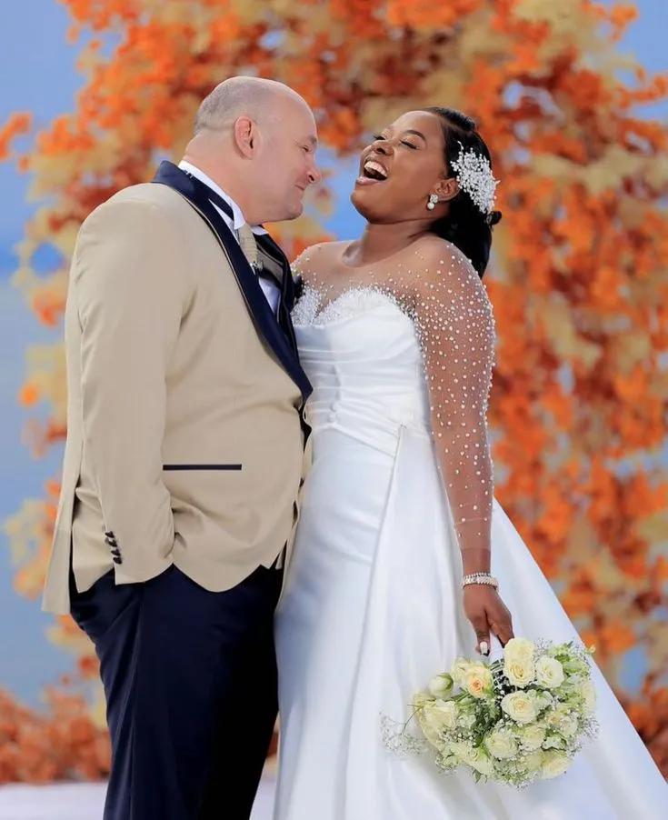 Luxurious Pearls Long Sleeves Wedding Dresses Scoop Neck Bridal Gowns Sequins Custom Made Party Dresses Vestidos de noche