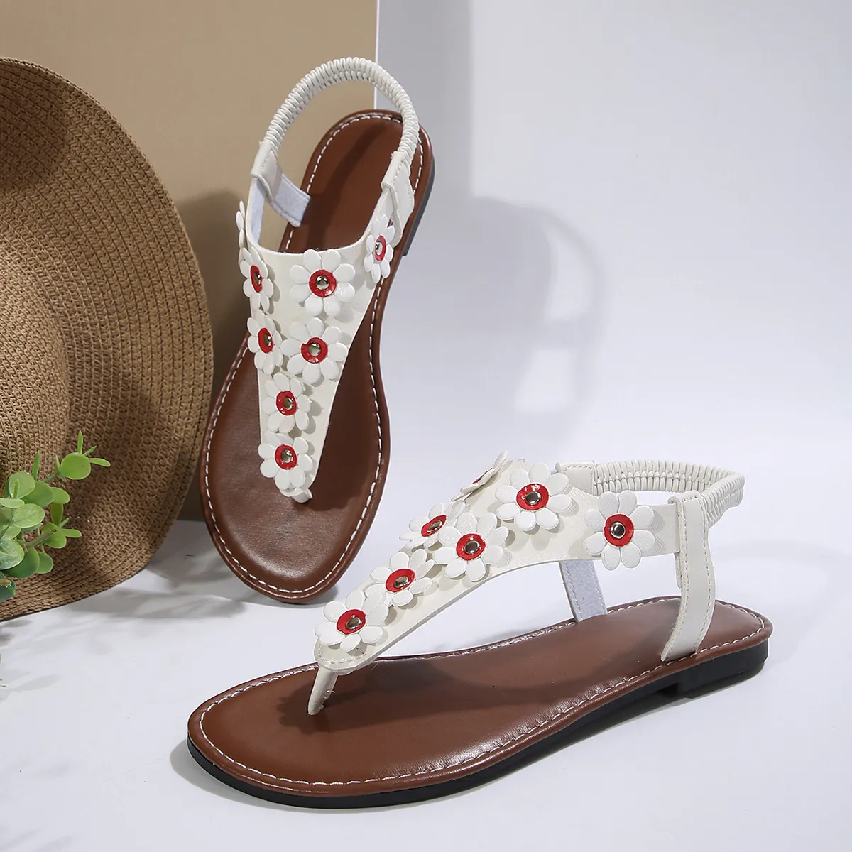 Summer plus size flat bottomed beach women's 2025 new wer toe herringbone trendy casual sandals zhanyishengli