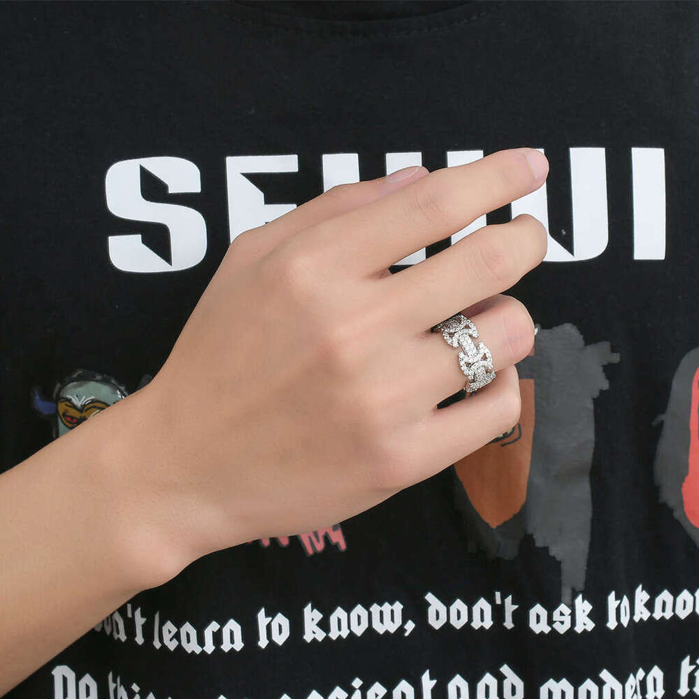 Ring with geometric patterns, hollowed out ring, men and women's bow, micro inlaid Moissanite hip-hop accessories