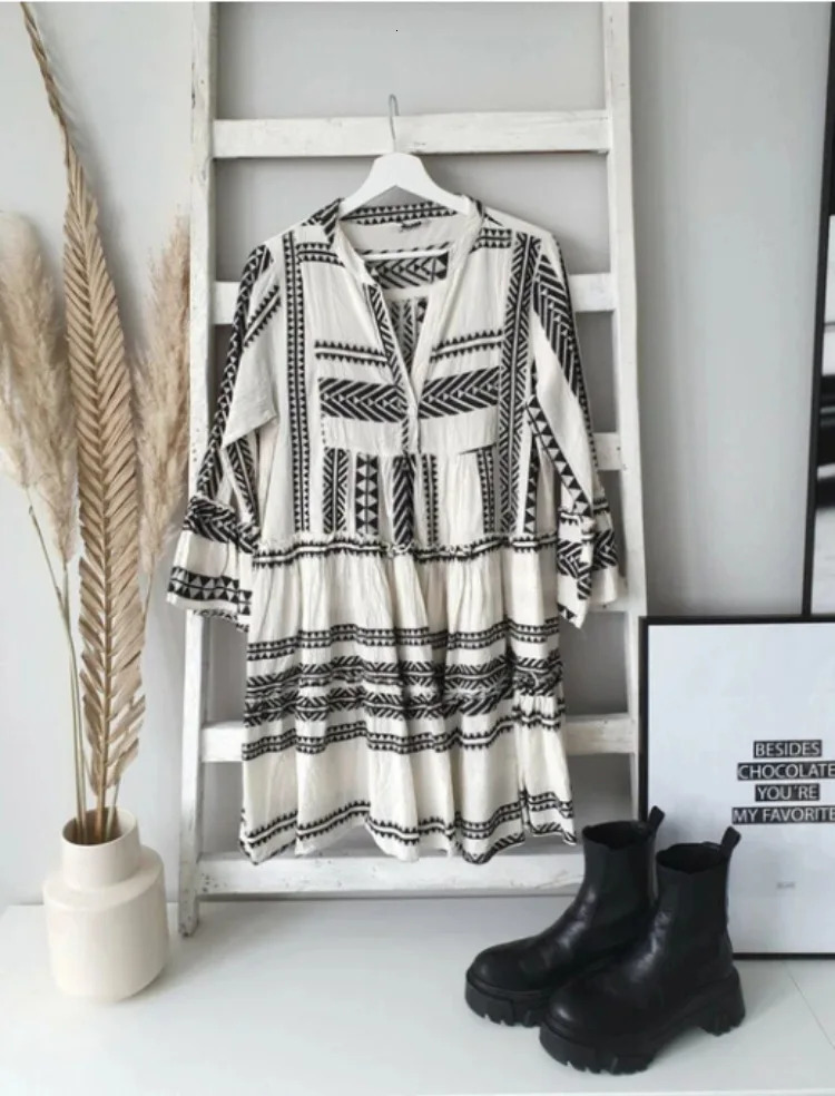 Short Dress Summer Geometric Print V-neck Bell Sleeve Short Dress Beach Party Nine-quarter Sleeves Big Swing Dress 250213