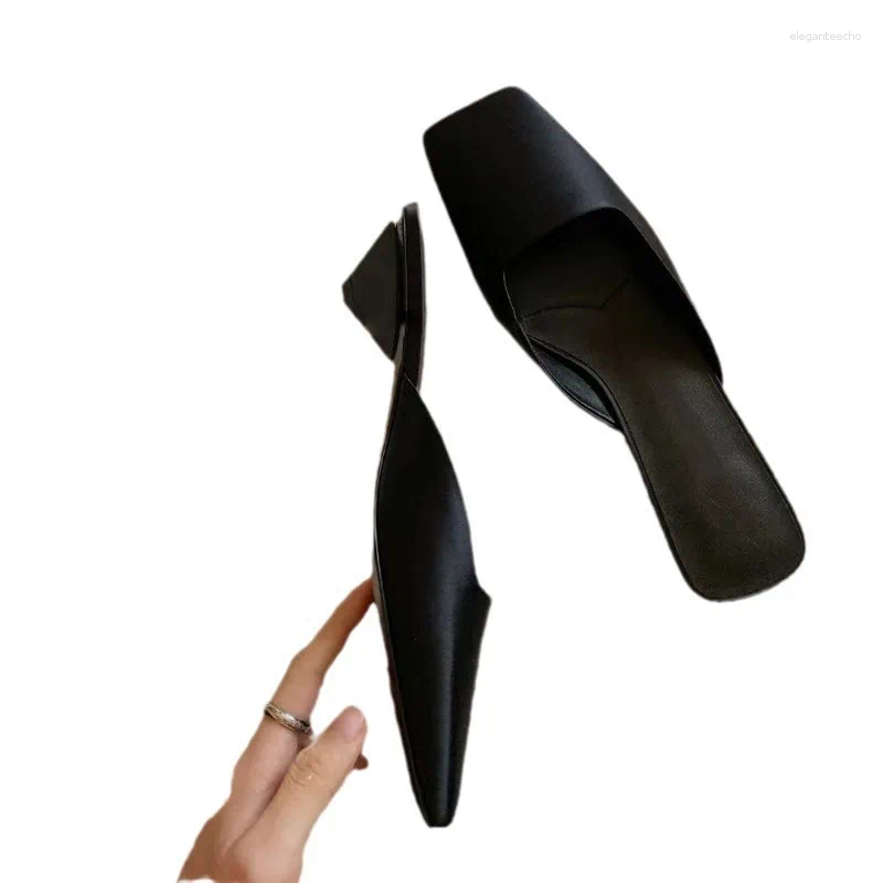 2025 S Fashion Designer Sandals Satin Women Summer Sexy Square Head Triangle Low Heel Slide Chunky Elegant Slippers