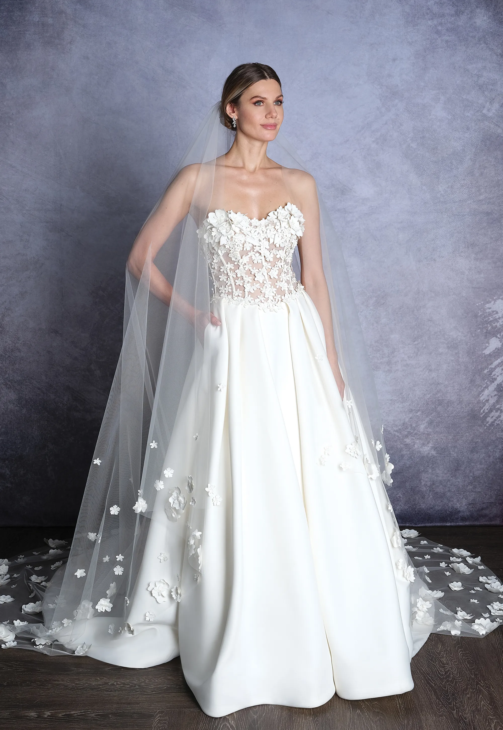 Gorgeous Wedding Veils 3D Hand Made Flowers Tulle Hair Accessories Long Floral Bridal Veil With Comb