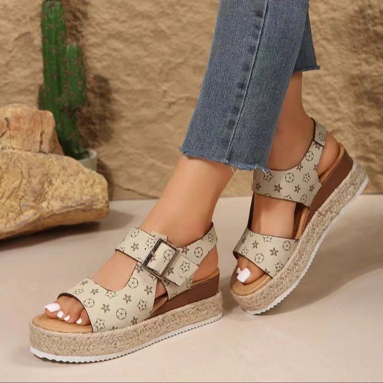 Free shipping new designer Slippers flat sandals for women Slipper fashion home Slope heel thick soled sandals sliders slide outdoor woman
