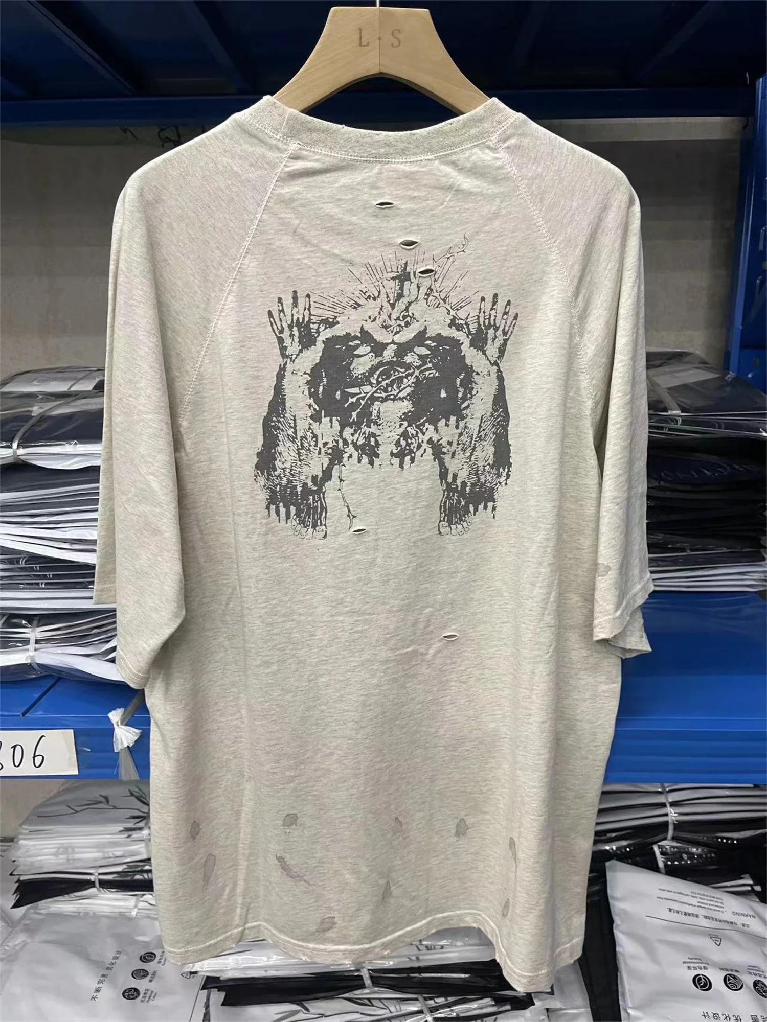 Vintage Print Retro High-Street Portrait graffiti print destroys mens washed and worn loose T-shirt 250213