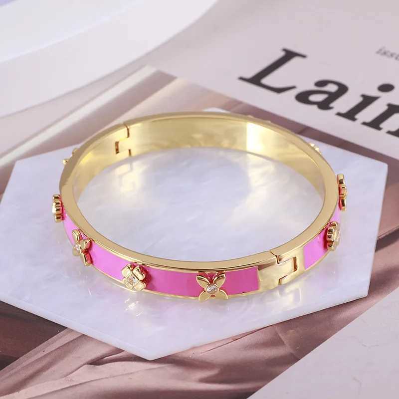 Bangle KS European and American New Retro Simple Noble Gentle Temperament Enamel Four-leaf Clover Flower Element Fashion Bracelet J250217 229G7